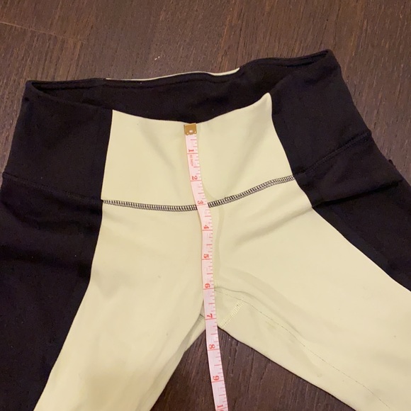 Lululemon Capri size 4 reversible - Picture 7 of 9